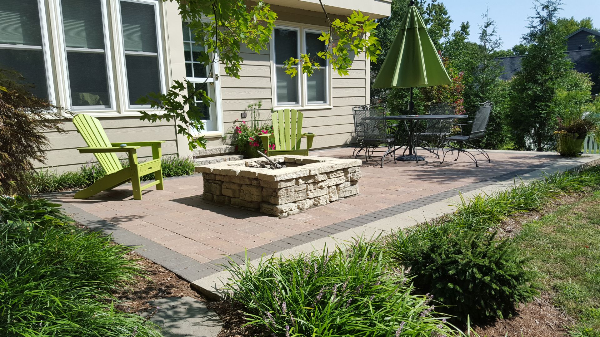 Paver Patio & Fire Pit Chesterfield - Signature Landscapes And Design